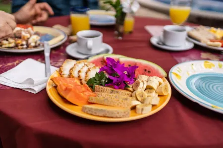 Hotel Patio del Malinche Отели в г. Гранада