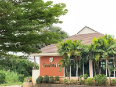 Soda Resort Hotels near Kamphaeng Phet City Pillar Shrine