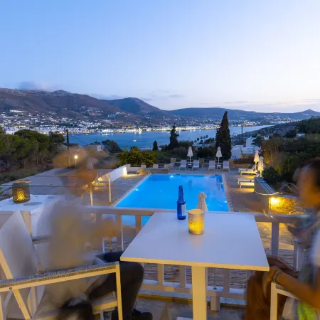 Akrotiri Hotel