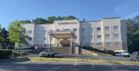 Comfort Suites Raleigh Walnut Creek Hotel berhampiran Knightdale Commons
