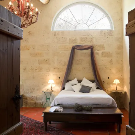 Château Latour Segur Suites & Spa