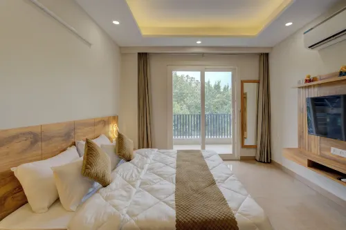 The Lodgers Luxury1BHK Service Apartment - Condos