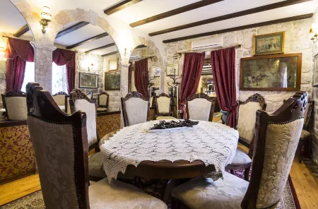 Heritage Hotel Pasike Отели в г. Vrsine