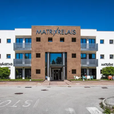 Matrix Hotel & Residence Hotel dekat PalaFabris