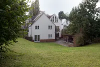 Modern Oxford 2 Bedroom Apartments, Families & Contractor Accommodation, Weekly & Monthly Stays Hotels in 