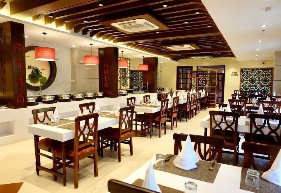 더 임페리얼 쿠시나가르의 넓은 로비 