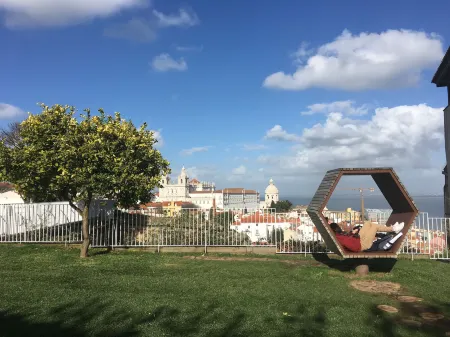 Castle Inn Lisbon Apartments Отели рядом с достопримечательностью «Базилика-да-Эштрела»