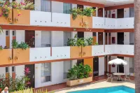 Hotel Azteca Inn - С бассейном