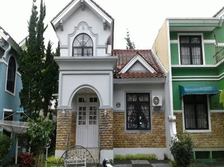 Villa Kota Bunga Dahlia