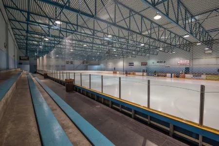 Argyll Plaza Hotel Отели рядом с достопримечательностью «Art Gallery of Alberta»