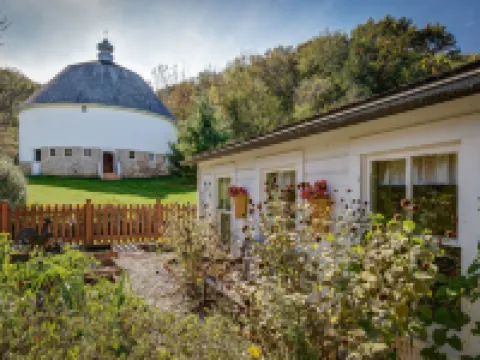 Round Barn Farm B & B Event Center Hotels in Goodhue County