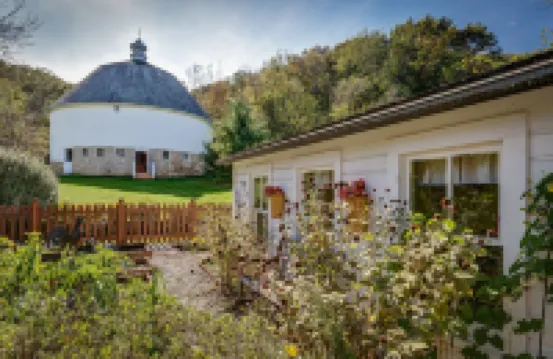 Round Barn Farm B & B Event Center