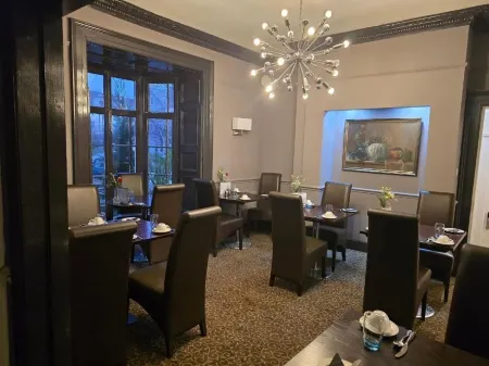 Queens Court Hotel Отели рядом с достопримечательностью «Университет Эксетера»