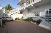 B2 Self Catering Apartments فنادق في Bakau