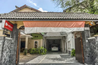 RedDoorz Syariah @ Raya Tajem Maguwo Hotels in Kecamatan Depok