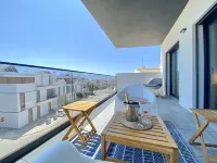 Tavira Grand Balcony with Pool by Homing - Wifi