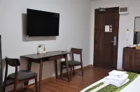 The Bedrooms Maeklong Service Apartment Hotels near St. Yakobe Church