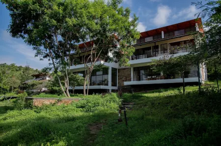 Dhole's Den Bandipur