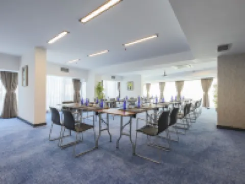 Noax Hotel โรงแรมในเมร์ซีน