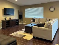 Cozy and Convenient Entire Home For traveling professionals and families