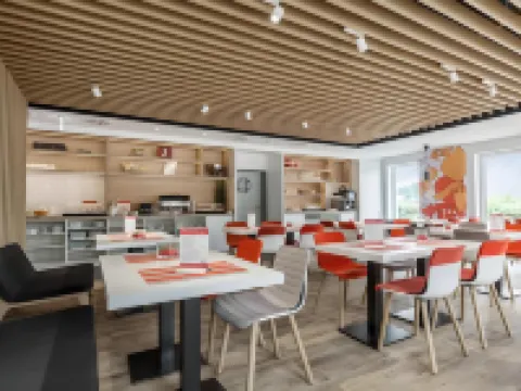 โรงแรมเซอร์เวย์ส ไวส์เคียร์เคิน นอร์ด โรงแรมในRodgau