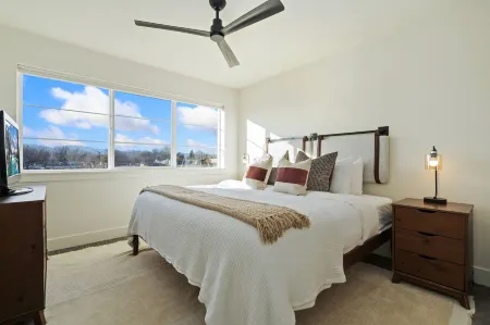 Mountain View Home with King Beds and Rooftop Deck