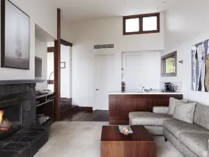 Spicers Peak Lodge
