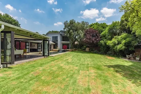 The Urban Sanctuary Boutique Hotel & Retreat Отели рядом с достопримечательностью «Ботанический сад Йоханнесбурга»