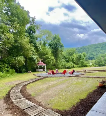 Green Acres Retreat Hotels in Deposit