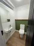 House-Sleeps8-Parking-Garden Hotels in Garforth