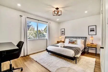 @ Marbella Lane - Stylish Cozy4br in Siliconvalley Отели рядом с достопримечательностью «Калифорниас Грэйт Америка»