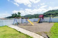 Sunny-shore Hideaway