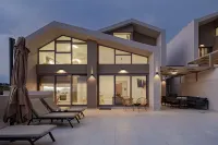 Theo Luxury Villas with Sea View