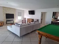 OosiesRus - Charming Langebaan Villa with Garden View - พร้อมWifi