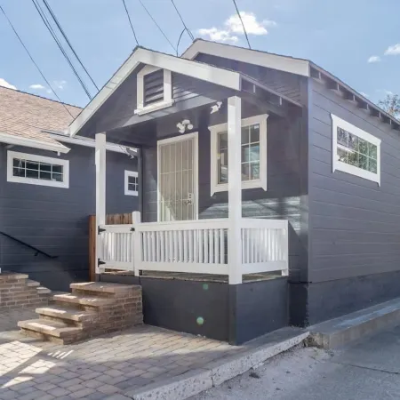 Modern 1-Br Apartment Close to Downtown Vibes
