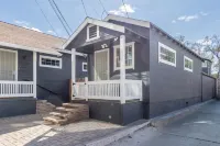 Modern 1-Br Apartment Close to Downtown Vibes