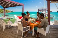 True Blue Bay Resort فنادق في Lance aux Epines
