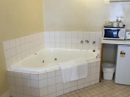 Tollgate Motel Отели рядом с достопримечательностью «Маунт Лофти Ботаник Гарден»