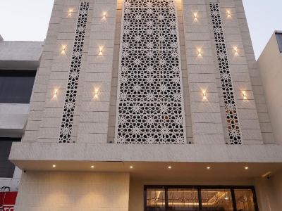Royal 9 Hotel and Banquet