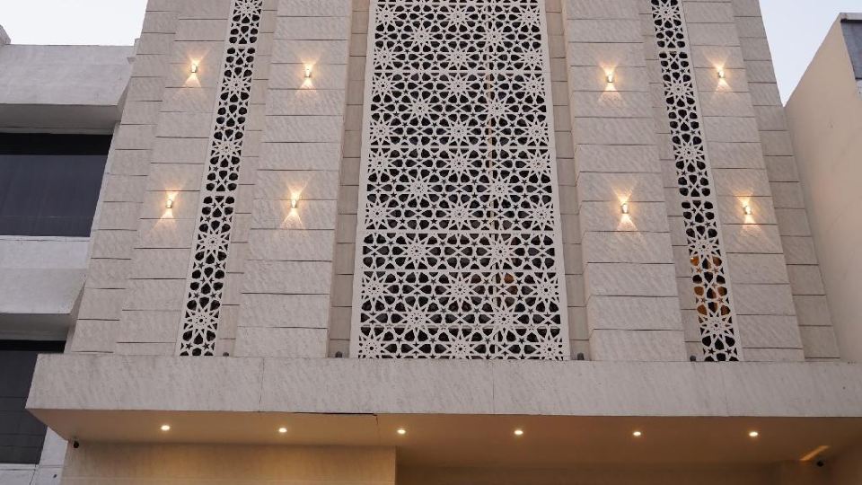 Royal 9 Hotel and Banquet