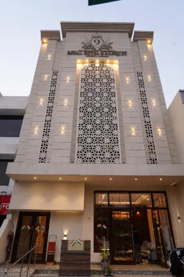 Hotel Royal 9 Hotels near Abu Lane