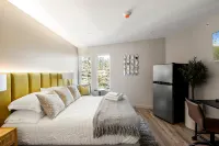 Cozy Ambiance with Free Parking and Modern Amenities - Charming Oasis Hotels in Wallkill