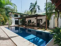 Dream Surf House Avellana โรงแรมในตามารินโด