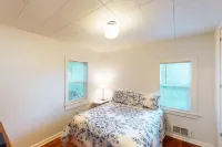 Whale - Watcher's Perch Hotel a Otter Rock