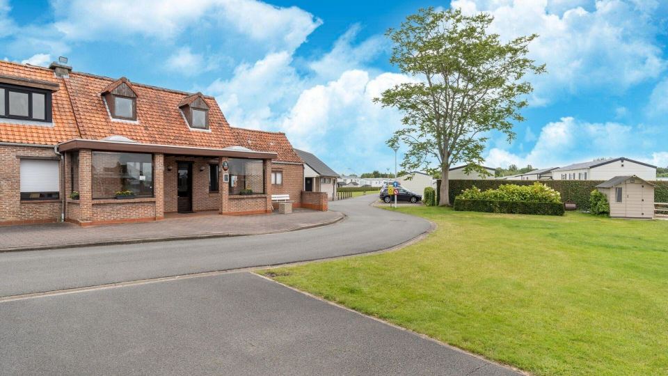 Chalet in de Haan Near Sandy Beaches