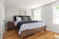 Beautifully Appointed 3-Bedroom Apartment w/Roofdeck, Central Andover location
