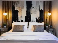 #1 Top Flr Waterview ~ Lux Design ~ Pvt Balcony Hotel dekat Endicott Hall