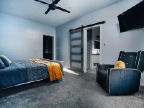 Mountain home with beautiful view, Full Kitchen, Sleeps 10, Can walk to Woodward Hotels in Summit Park