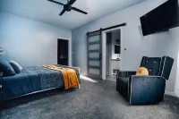 Mountain home with beautiful view, Full Kitchen, Sleeps 10, Can walk to Woodward