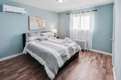 Cozy 3-bedroom house near Pittsburgh Waterfront Area 케니우드 샵스 주변 호텔